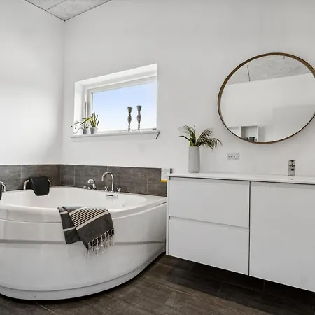 Ingebrit - 1-4km From The Sea By Interhome * Sønderby